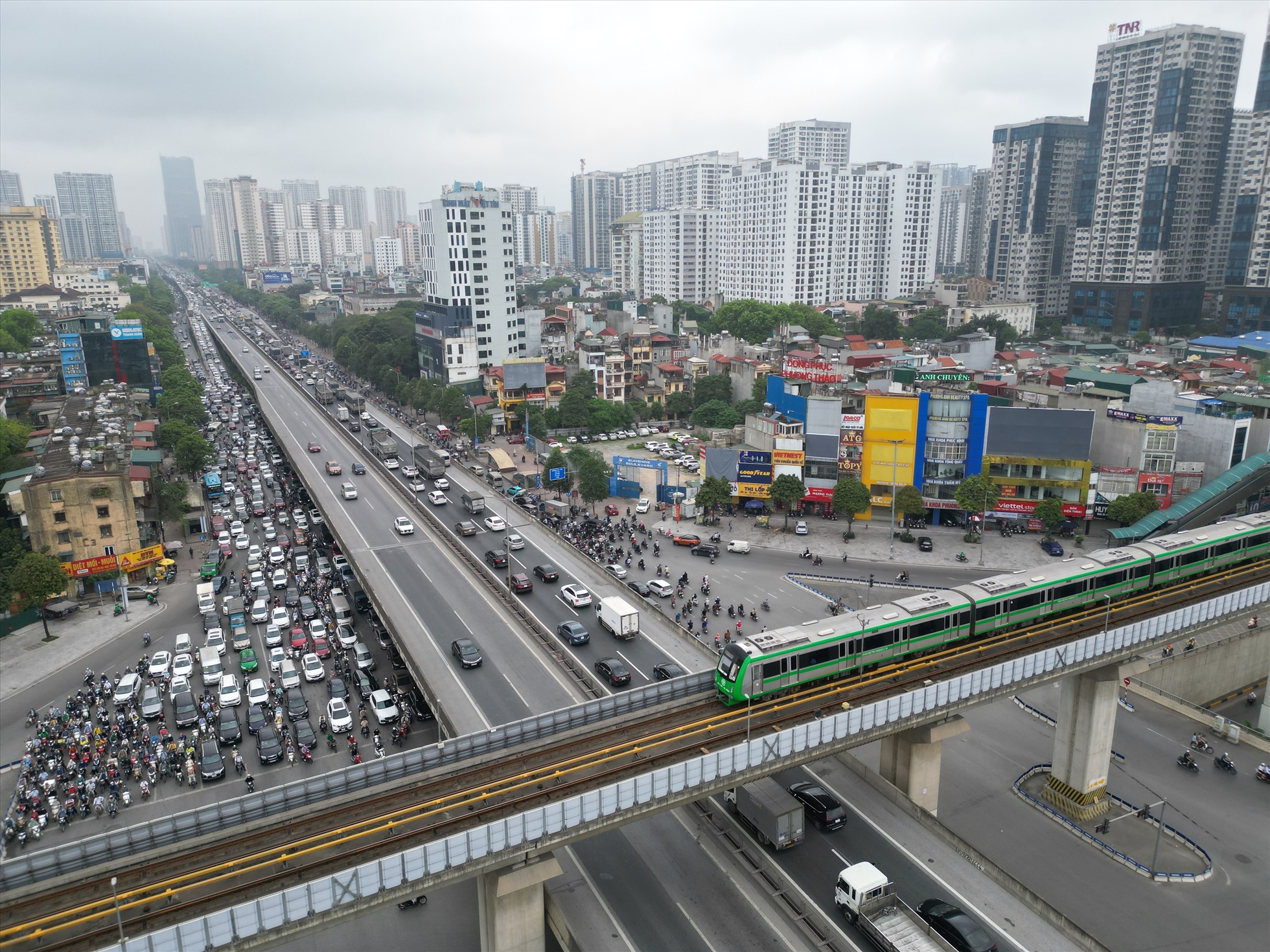 Vành đai 3 trên cao hướng về cửa ngõ phía Nam thông thoáng. Ảnh: Hữu Chánh