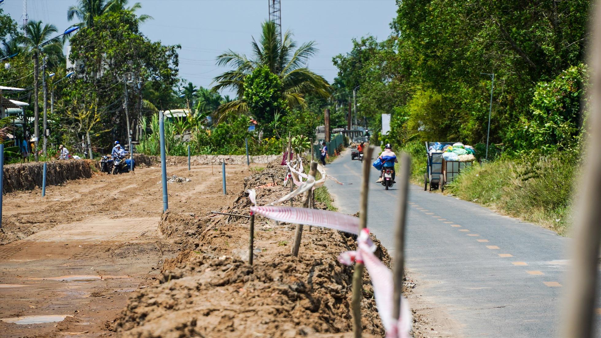 Theo quan sát, trên công trường không có thiết bị thi công cũng như người làm việc.