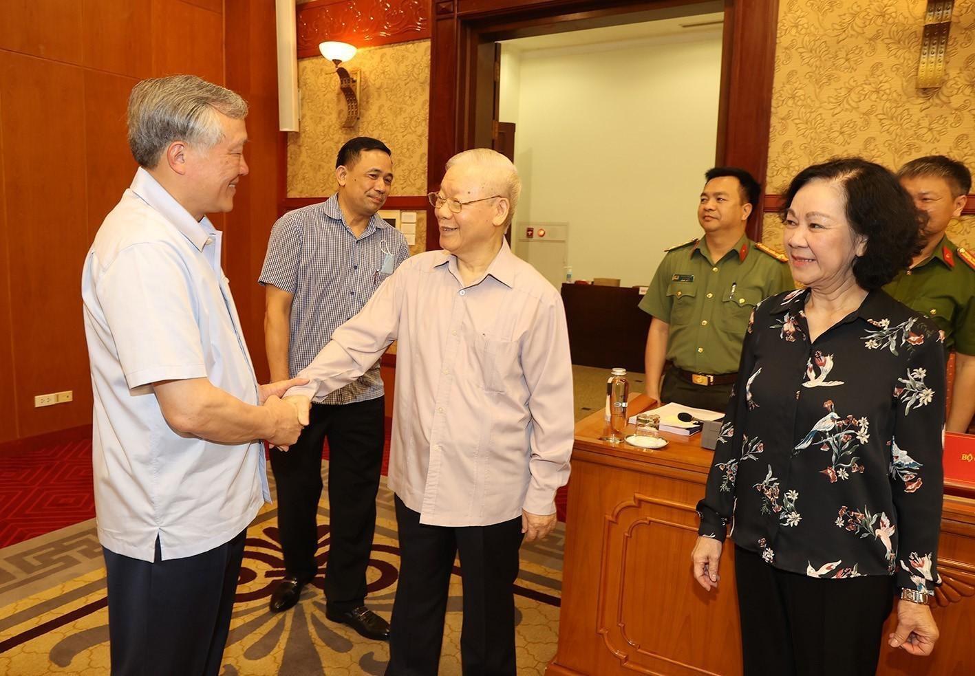 Tổng Bí thư Nguyễn Phú Trọng và các thành viên Ban Chỉ đạo Trung ương về phòng, chống tham nhũng, tiêu cực dự họp. Ảnh: TTXVN