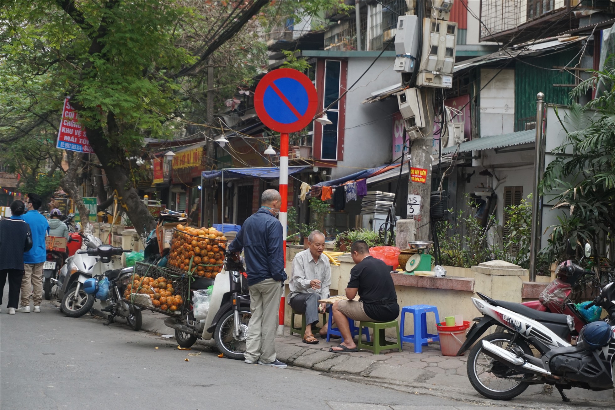 Thu phí lòng đường, vỉa hè dưới góc nhìn của chuyên gia đô thị