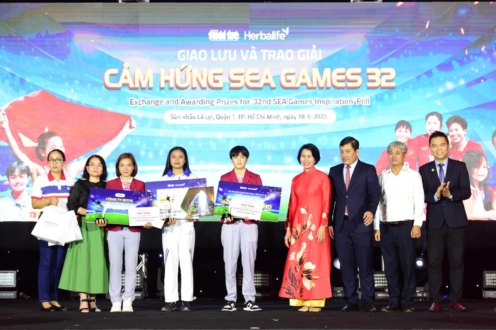 Nguyễn Thị Oanh, Bou Samnang nhận giải thưởng Cảm hứng SEA Games 32