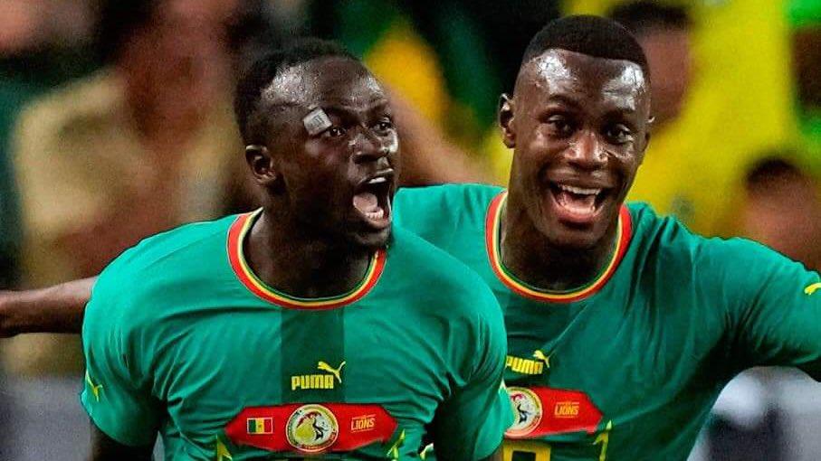 Sadio Mane (trái) lập cú đúp trong chiến thắng 4-2 của Senegal trước Brazil. Ảnh: Goal