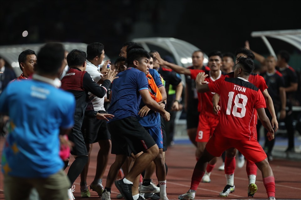 Cầu thủ Thái Lan và Indonesia ẩu đả tại SEA Games nhận án phạt nặng