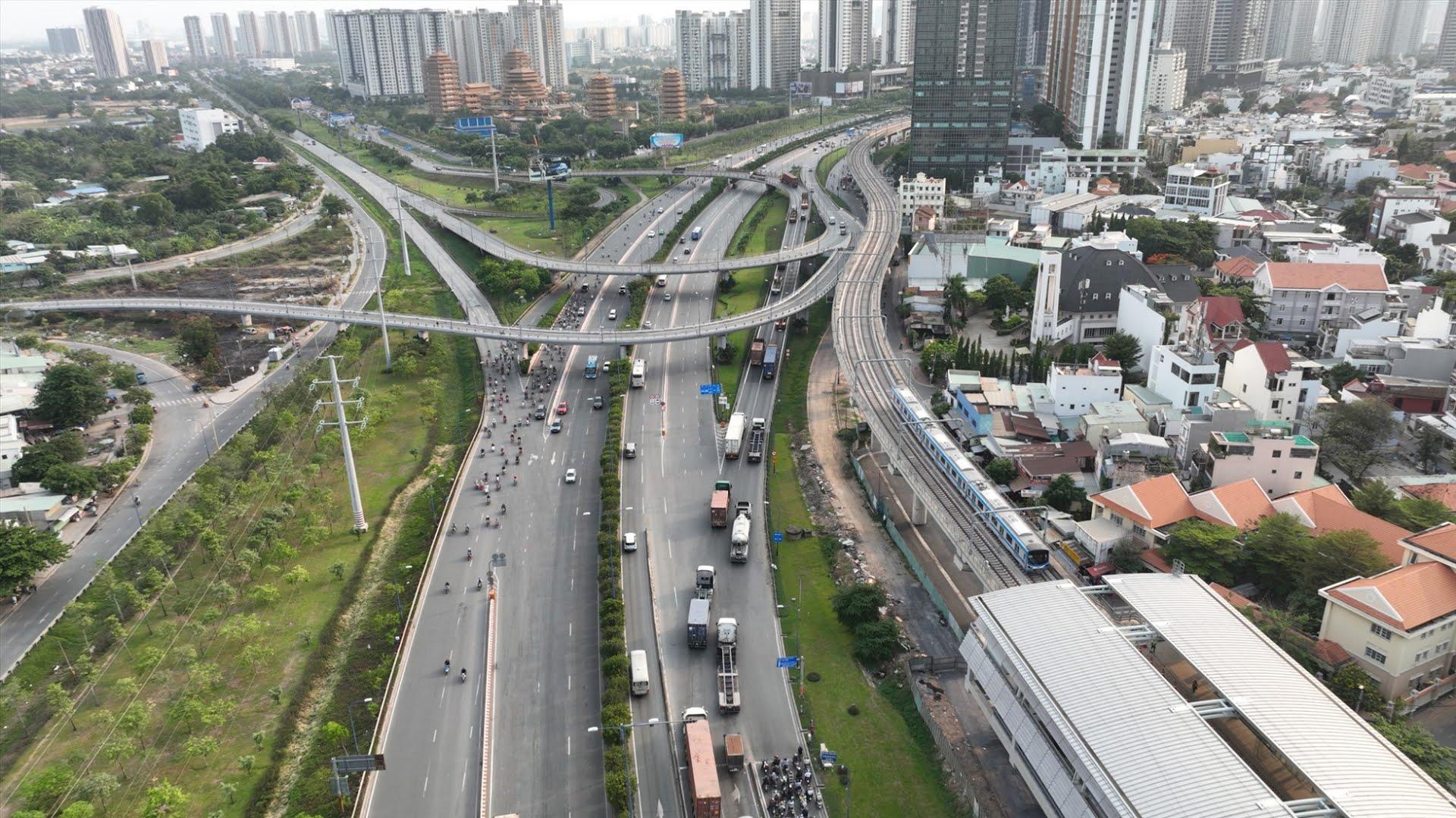 TPHCM có nhiệm vụ hoàn thành 200 km metro từ nay đến 2025.  Ảnh: Anh Tú