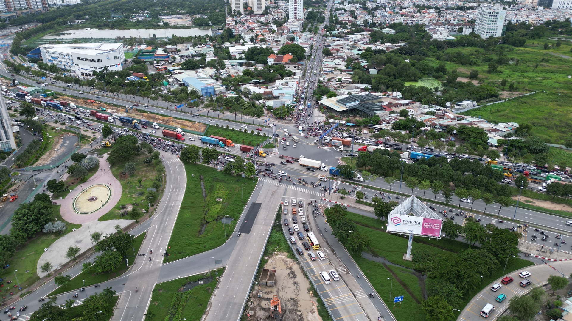 Nút giao An Phú thường xuyên kẹt xe vào giờ cao điểm.