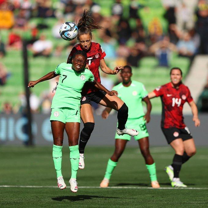 Canada (áo đỏ) kiểm soát bóng nhiều hơn nhưng bất lực trong khâu ghi bàn. Ảnh: FIFA Women's World Cup