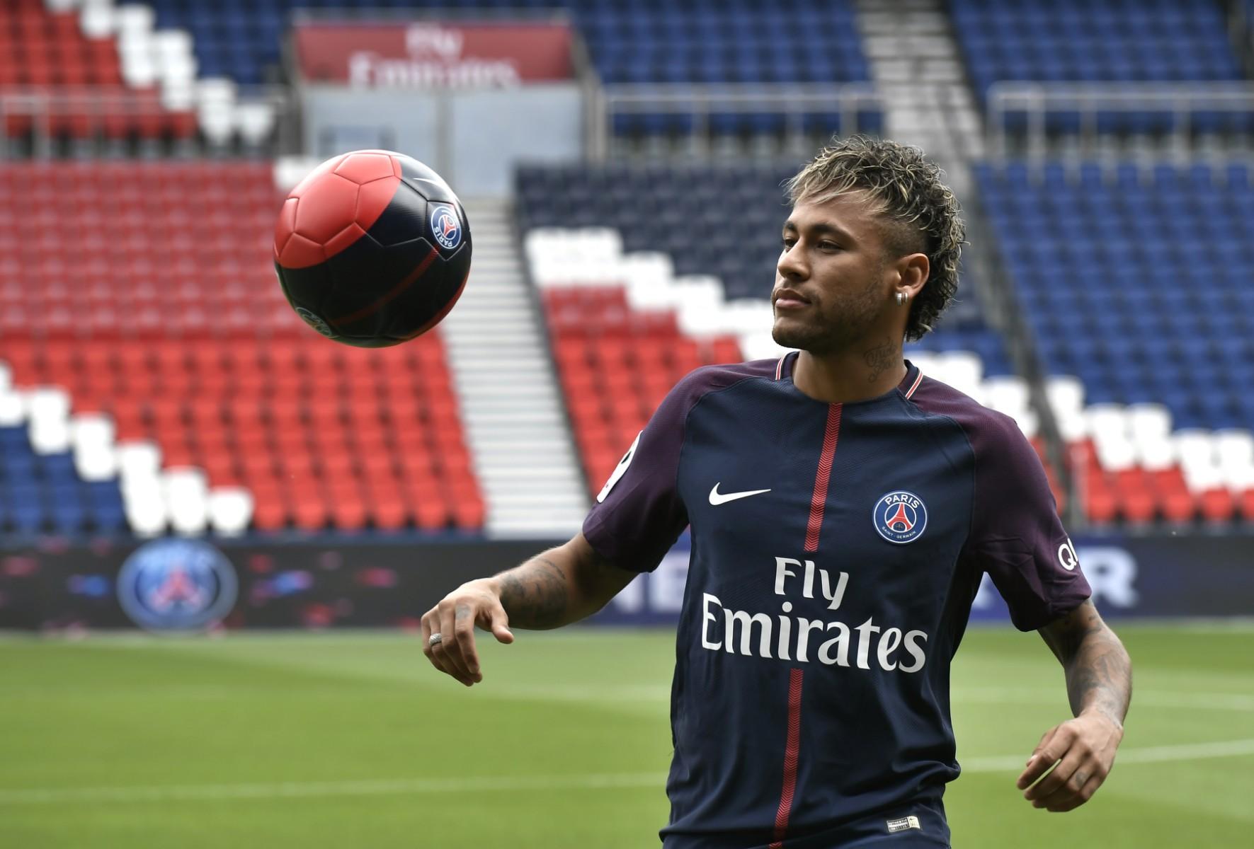 Neymar từng dứt áo rời Barcelona để chuyển đến PSG.  Ảnh: PSG