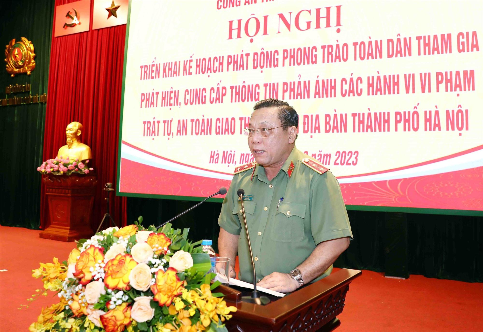 Giám đốc Công an TP Hà Nội thông tin về buổi phát động toàn dân tham gia phát hiện, cung cấp thông tin về các hành vi vi phạm giao thông. Ảnh: CAHN