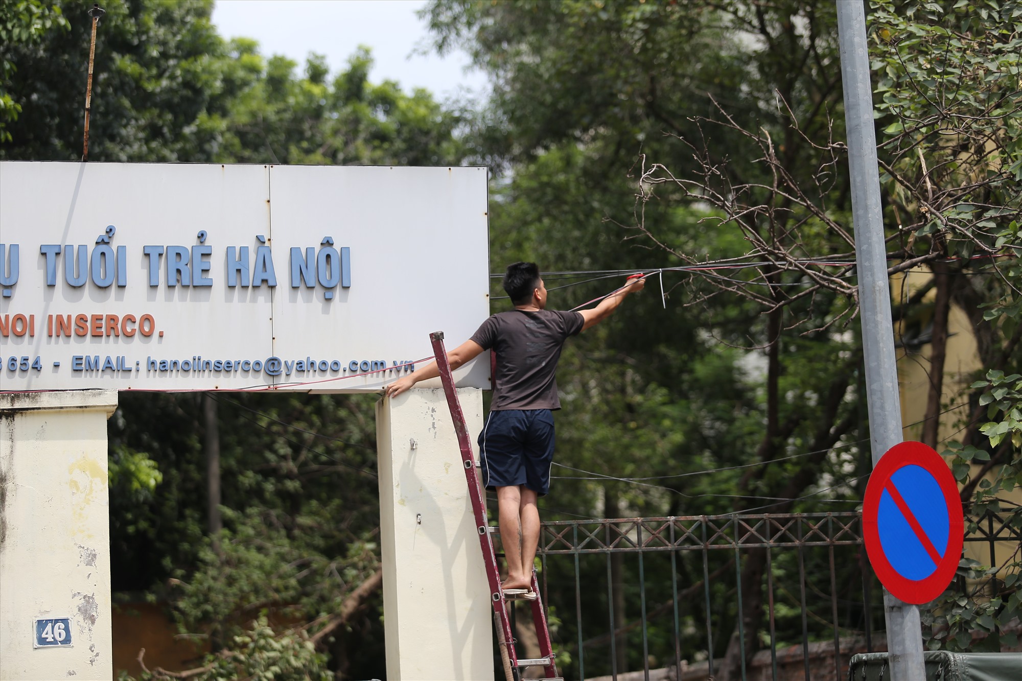 Phần trụ sở công viên nằm phía đường Thanh Nhàn (quận Hai Bà Trưng) gần như đã hoàn thiện tháo dỡ. Ảnh: Vĩnh Hoàng