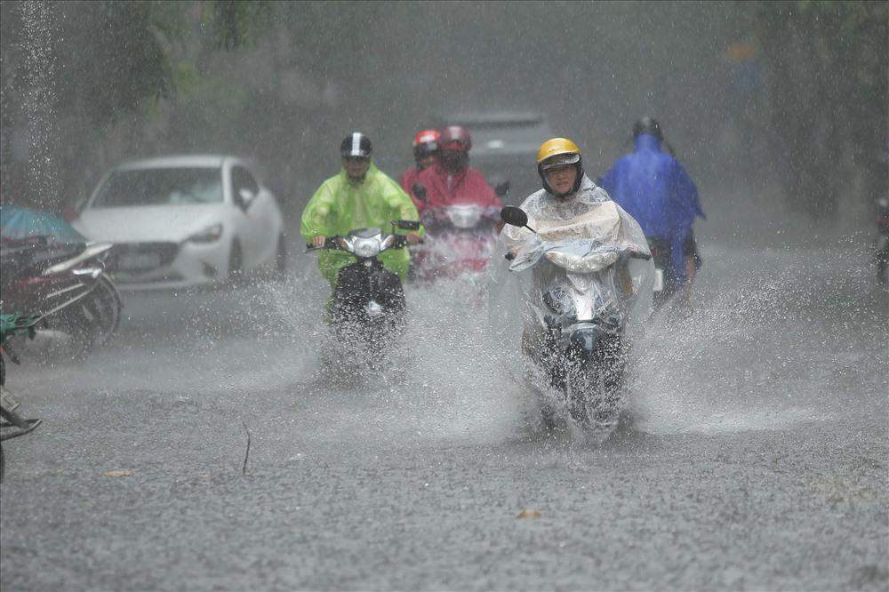 Dự báo thời tiết hôm nay 12.9: Bắc Bộ và Thanh Hóa có mưa rất to