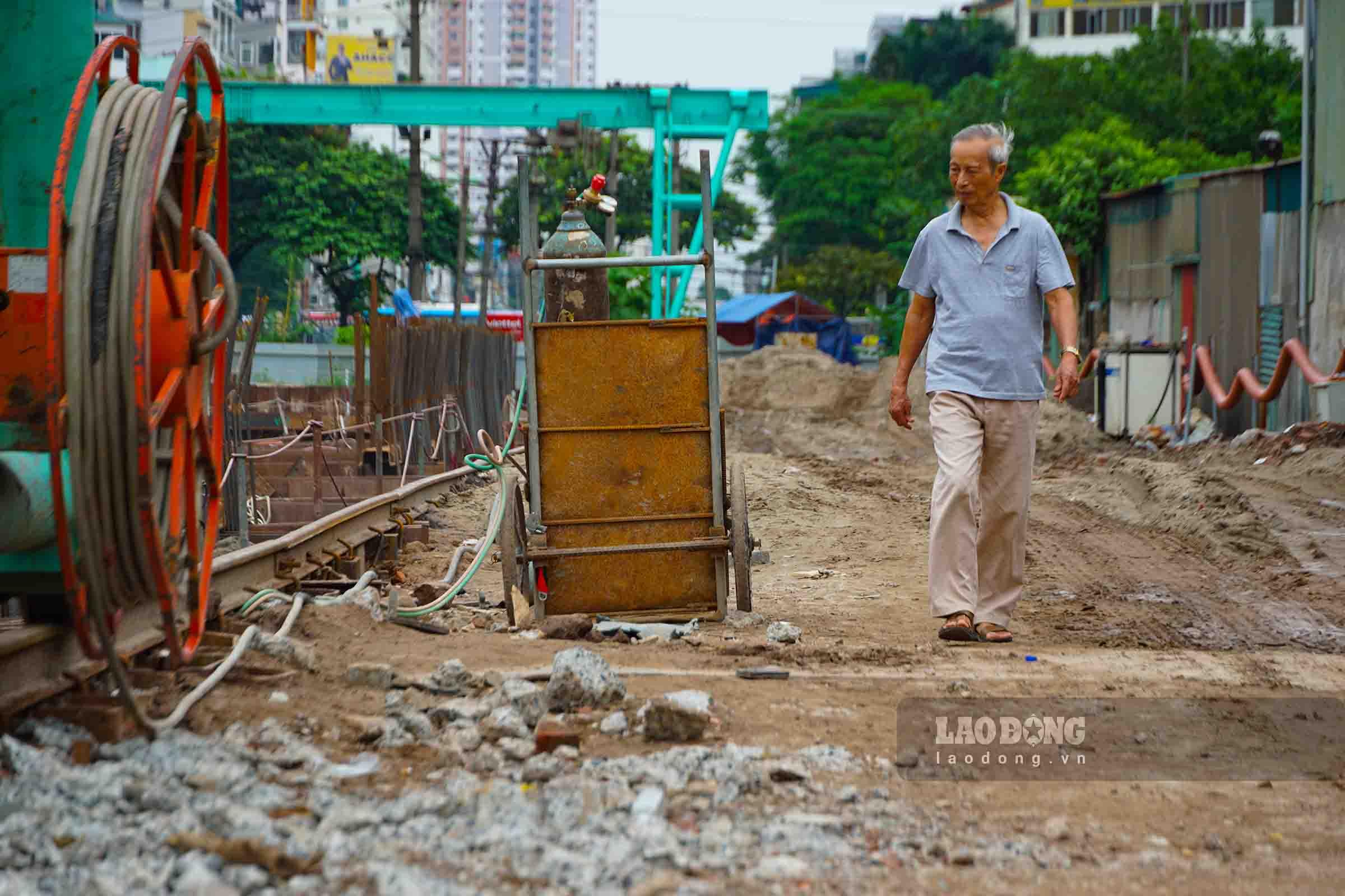 Hầm chui Giải Phóng - Kim Đồng có quy mô 4 làn xe, tổng chiều dài hầm và đường dẫn khoảng 890m theo hướng đường Vành đai 2,5. Tư vấn giám sát là liên danh Công ty cổ phần Tư vấn xây dựng công trình giao thông 2 và Công ty cổ phần tư vấn đầu tư và xây dựng đường sắt.