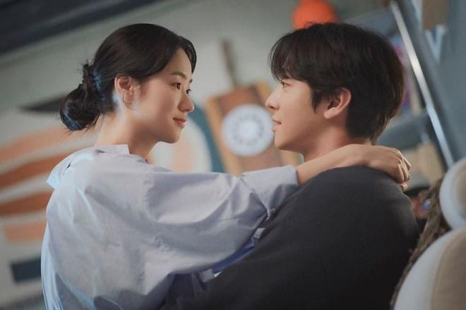 Ahn Hyo Seop và Jeon Yeo Bin lần đầu đóng cặp trên màn ảnh. Ảnh: Netflix