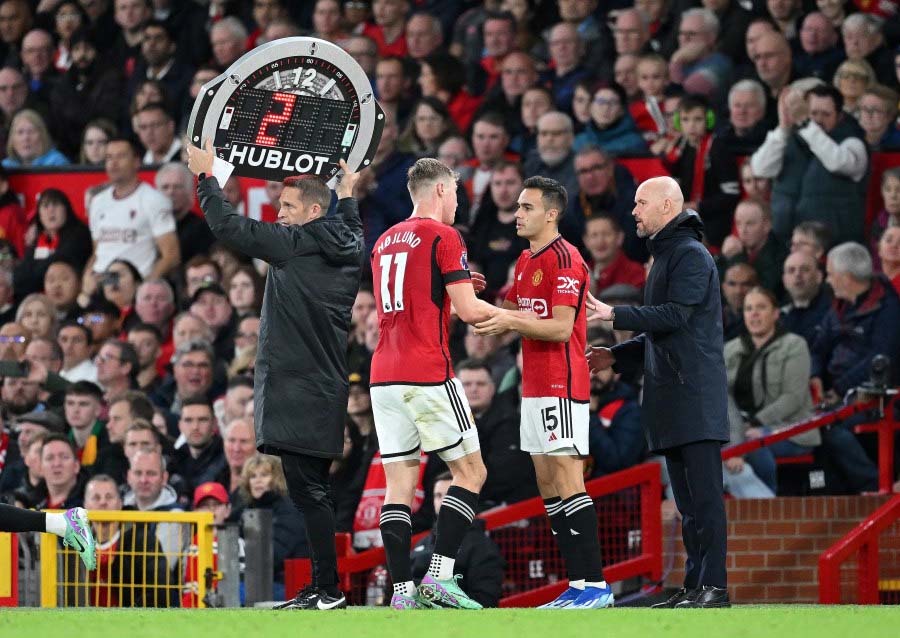 Những quyết định được cho là khó hiểu của Ten Hag trong trận derby Manchester. Ảnh: The Mirror