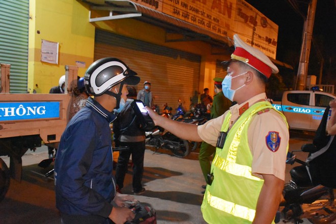 Việc kiểm tra vi phạm về nồng độ cồn sẽ được thực hiện quyết liệt trong dịp nghỉ lễ 2-9 tới