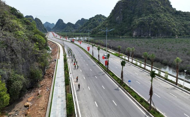 Đường ven biển đẹp nhất Quảng Ninh vẫn chỉ được chạy tối đa 60km/h