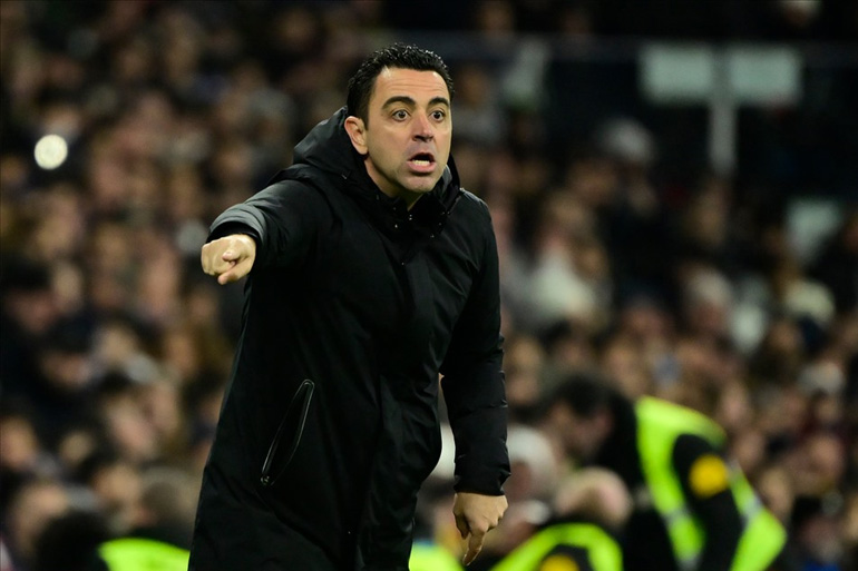 Xavi đã có lúc phải nổi giận vì các cầu thủ thi đấu không đáp ứng được yêu cầu. Ảnh: AFP