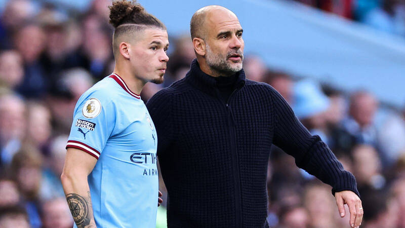 Pep Guardiola từng nhiều lần thừa nhận không biết cách sử dụng Kalvin Phillips.  Ảnh: AFP