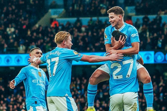 Alvarez lập cú đúp, Man City thắng dễ Burnley