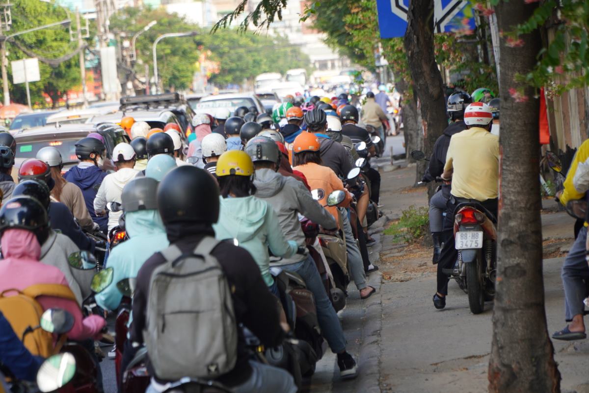 “Từ ngày mùng 10 là bắt đầu ùn tắc trở lại rồi. Học sinh bắt đầu trở lại trường, các công ty mở cửa hoạt động lại sau Tết n