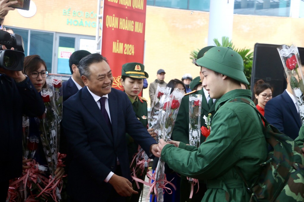 Cử nhân đại học quyết tâm rèn luyện trong màu áo lính