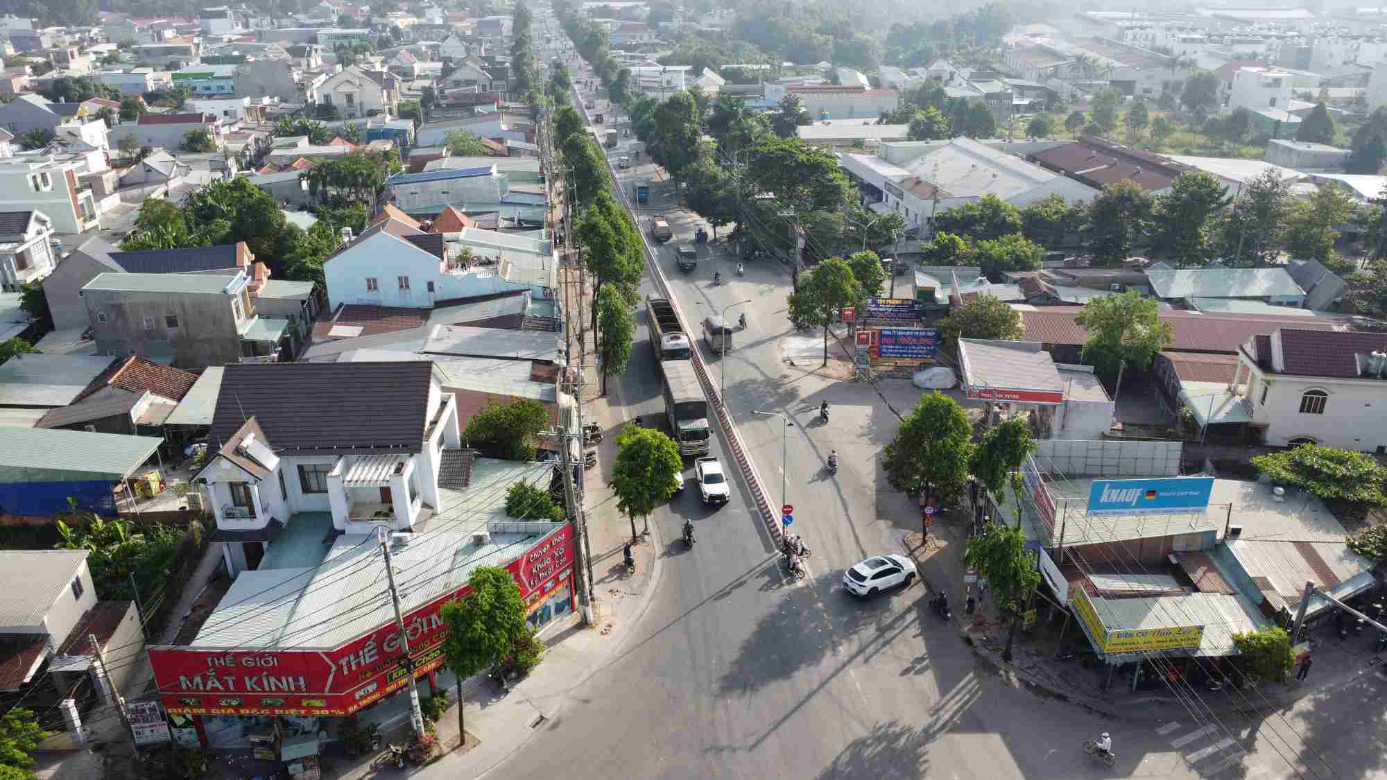 Từ ngã tư Chợ Đình (thành phố Thủ Dầu Một) đến Ngã tư Miếu Ông Cù (thành phố Tân Uyên) dài khoảng 9km.