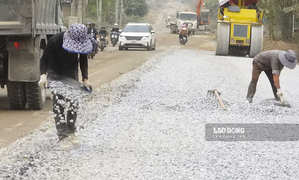 Theo yêu cầu tiến độ của dự án, đoạn đường này sẽ được sửa chữa xong trước ngày 10.4 để phục vụ Giải marathon “Vì an toàn giao thông - Điện Biên Phủ 2024” diễn ra từ ngày 14.4 nhân Kỷ niệm 70 năm Chiến thắng Điện Biên Phủ.