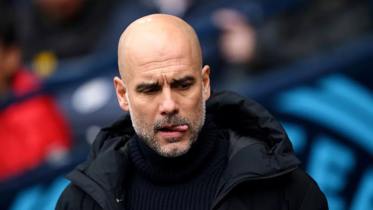 Guardiola không thể ngồi yên khi chứng kiến các học trò liên tục phải cày ải. Ảnh: AFP