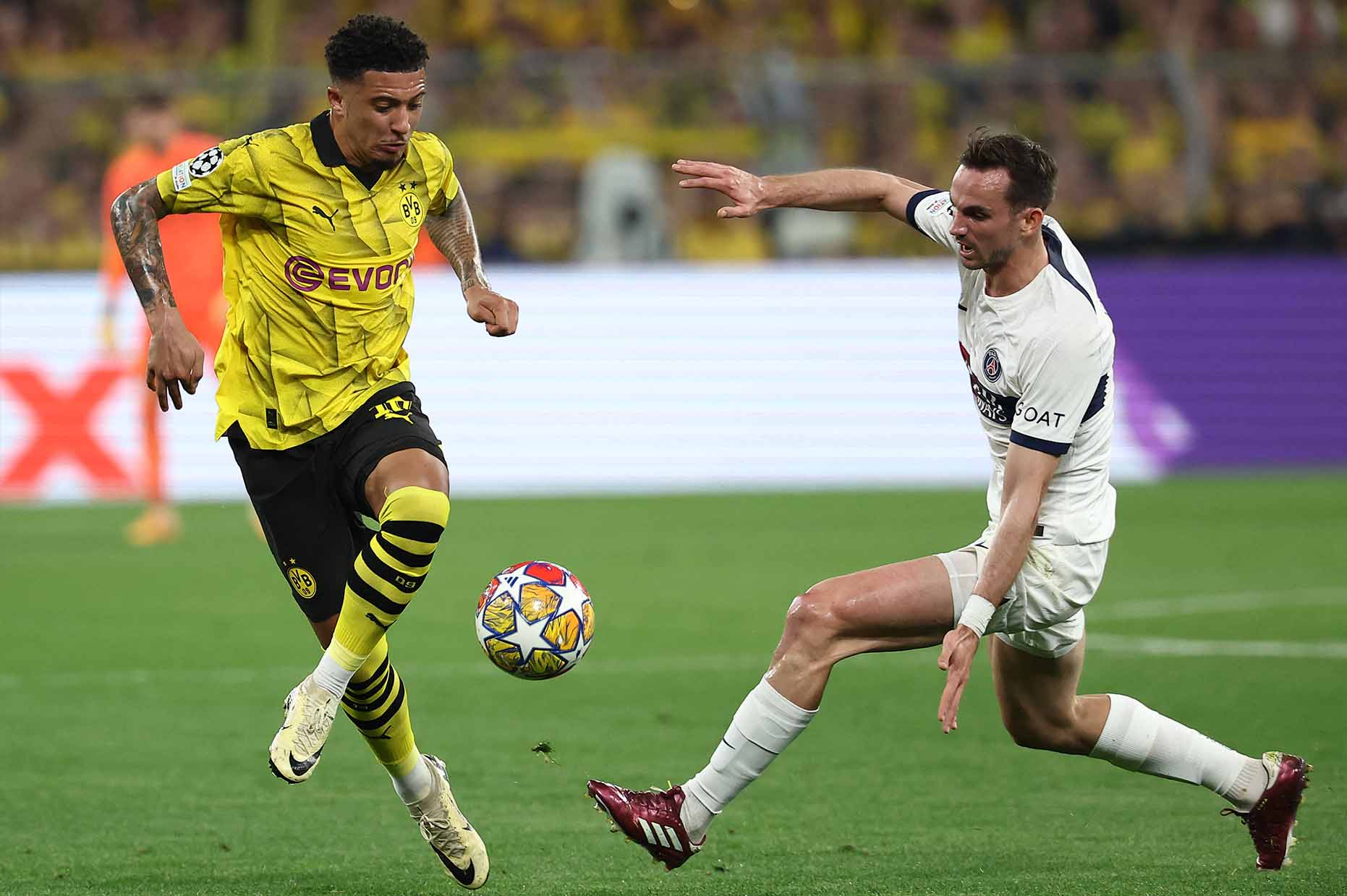 Jadon Sancho có trận đấu làm khổ hàng phòng ngự của PSG. Ảnh: AFP