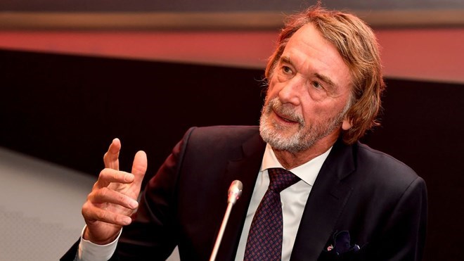 Sir Jim Ratcliffe sẽ dùng “bàn tay sắt” để nắn chỉnh lại Manchester United. Ảnh: AFP