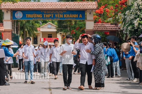 Thí sinh Ninh Bình tham dự kỳ thi tuyển sinh lớp 10. Ảnh: Báo Ninh Bình