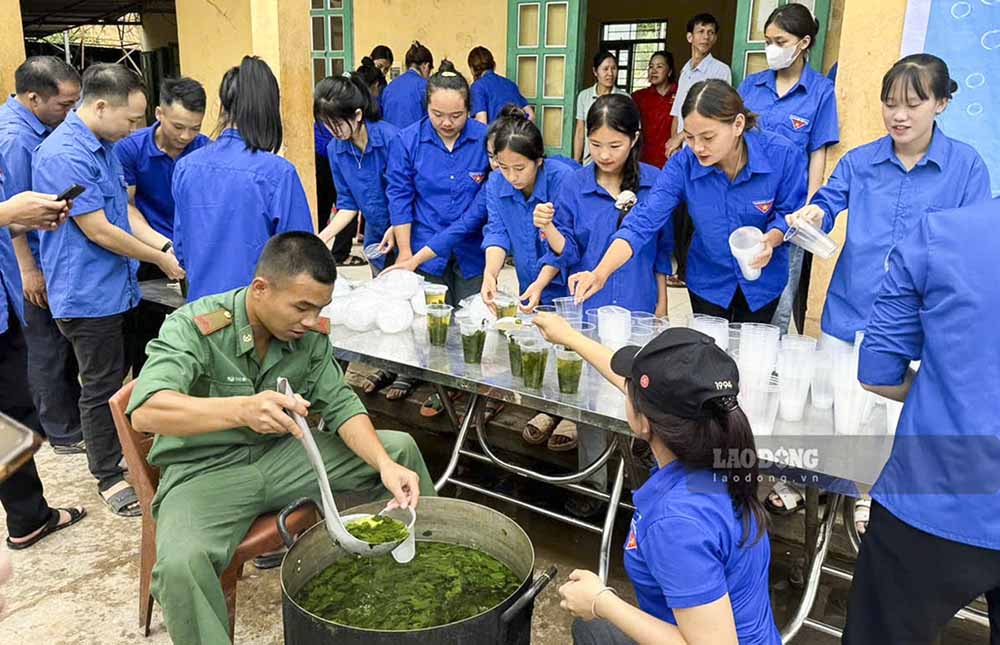 Nậm Pồ là huyện vùng cao, biên giới nghèo và khó khăn nhất của tỉnh Điện Biên với phần lớn các hộ gia đình là đồng bào dân tộc thiểu số có đời sống khó khăn, chủ yếu là hộ nghèo và cận nghèo.