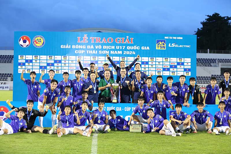 U17 Hà Nội vừa đăng quang tại giải U17 Quốc gia 2024. Ảnh: Hữu Phạm