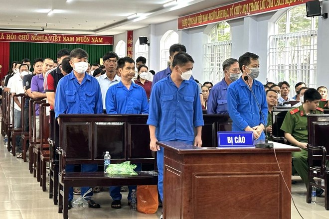 Hoãn xét xử vụ 7 thanh tra giao thông nhận hối lộ