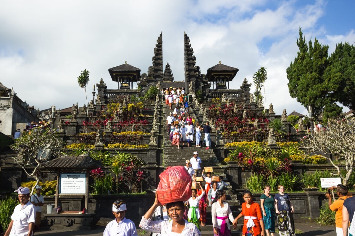 bali manh tay voi hanh vi thieu van hoa cua du khach hinh 1