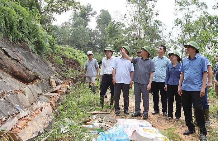 Lãnh đạo UBND tỉnh Bắc Giang từng kiểm tra núi Y Sơn. (Ảnh: UBND tỉnh Bắc Giang).