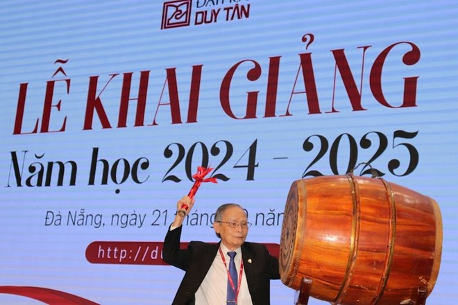 Đại học Duy Tân Đà Nẵng trao học bổng sinh viên hơn 20 tỉ đồng