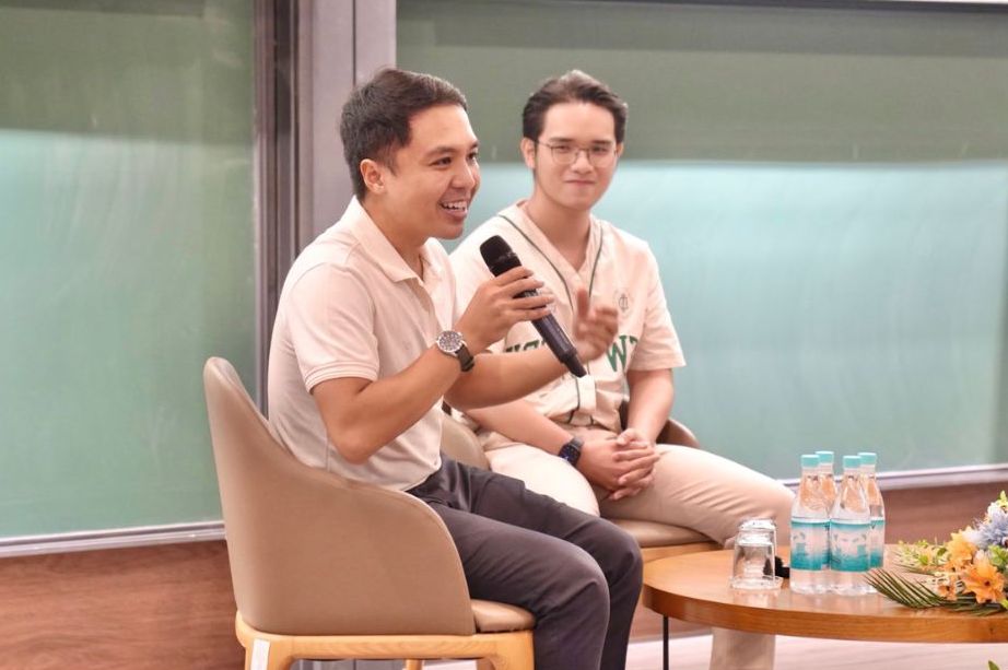 Theo anh Phan Minh Đức, thí sinh nên thi thử trước bài thi SAT để biết những điểm yếu của bản thân, từ đó tập trung cải thiện. Ảnh: Future class