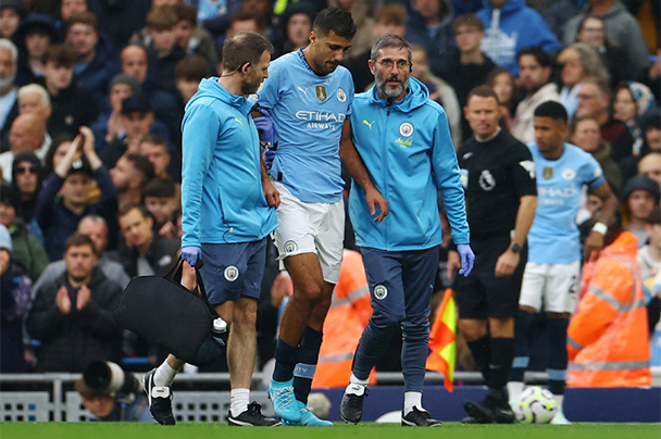 Rodri rời sân chỉ sau hơn 20 phút thi đấu trong trận đấu với Arsenal. Ảnh: AFP