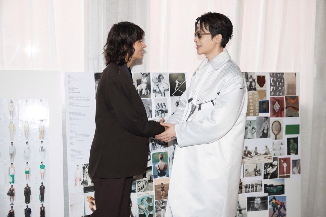 Trước đó cũng theo lời mời của Boss, Anh Tú Atus đã tham dự Milan Fashion Week 2023.  Hơn nửa năm qua, Anh Tú Atus dành sự tập trung tuyệt đối cho show thực tế Anh trai say hi. Lần đầu tiên nghiêm túc với âm nhạc, Atus đã ghi dấu ấn lớn trong lòng người hâm mộ.  Sau khi từ chối 3 dự án điện ảnh để chuyên tâm cho Anh trai say hi, Anh Tú Atus hứa hẹn sẽ trở lại với phim ảnh vào thời gian tới.