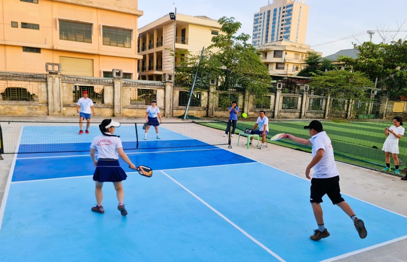Phong trào chơi Pickleball đang tạo nên cơn sốt mới tại Quảng Nam gần đây. Ảnh: Công Ry.
