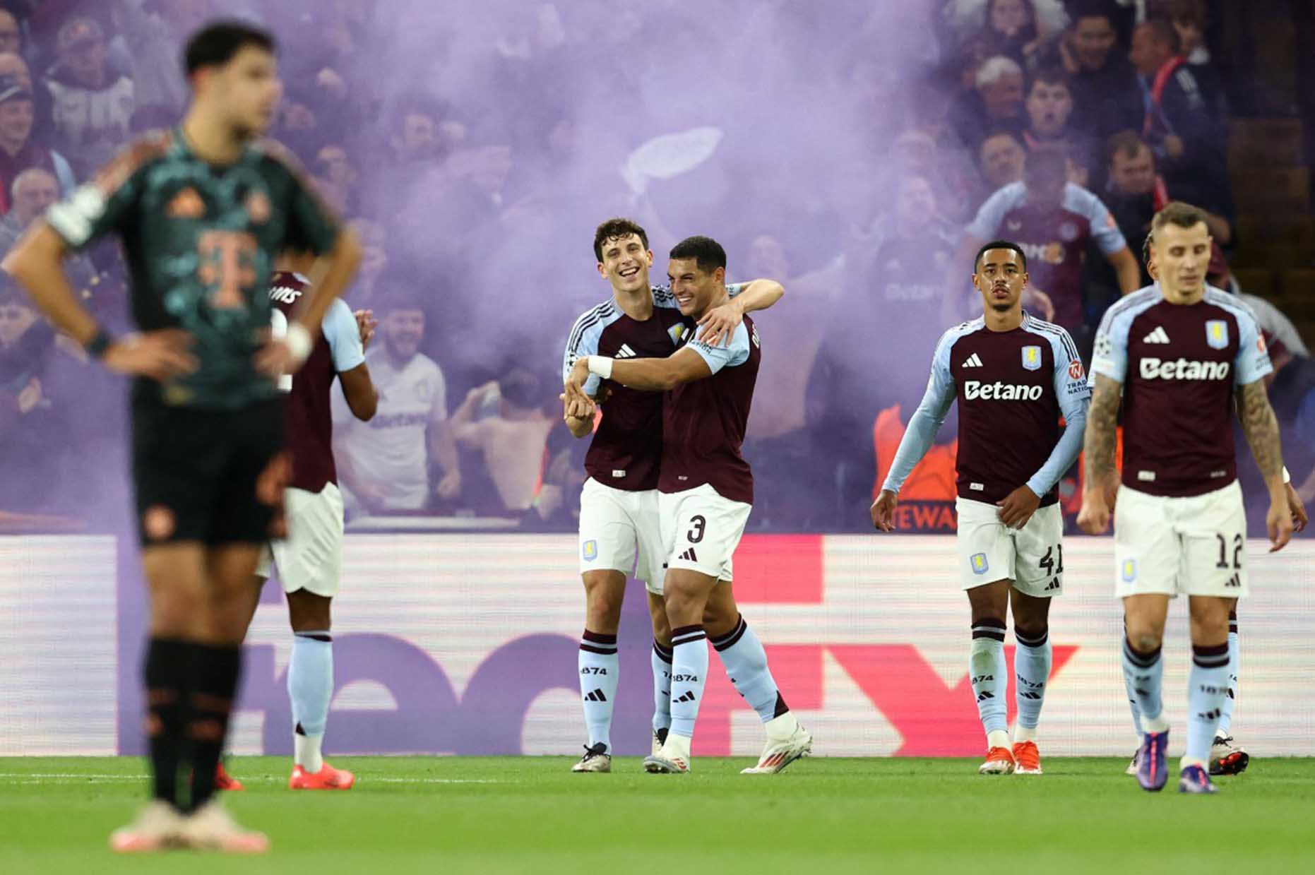Aston Villa áp dụng một chiến thuật hợp lý trước Bayern.  Ảnh: AFP