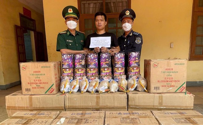 Bắt giữ hơn nửa tấn pháo hoa vận chuyển lậu vào Việt Nam