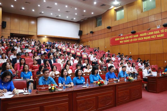 Biểu dương gia đình tiêu biểu, học sinh đạt thành tích cao