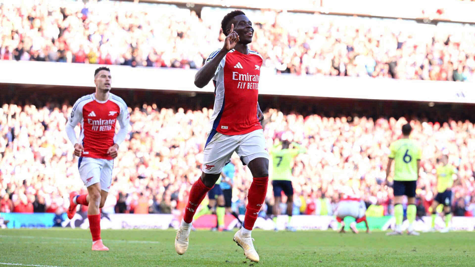 Saka in dấu giày vào cả 3 bàn thắng của Arsenal trong trận gặp   Ảnh: ARS