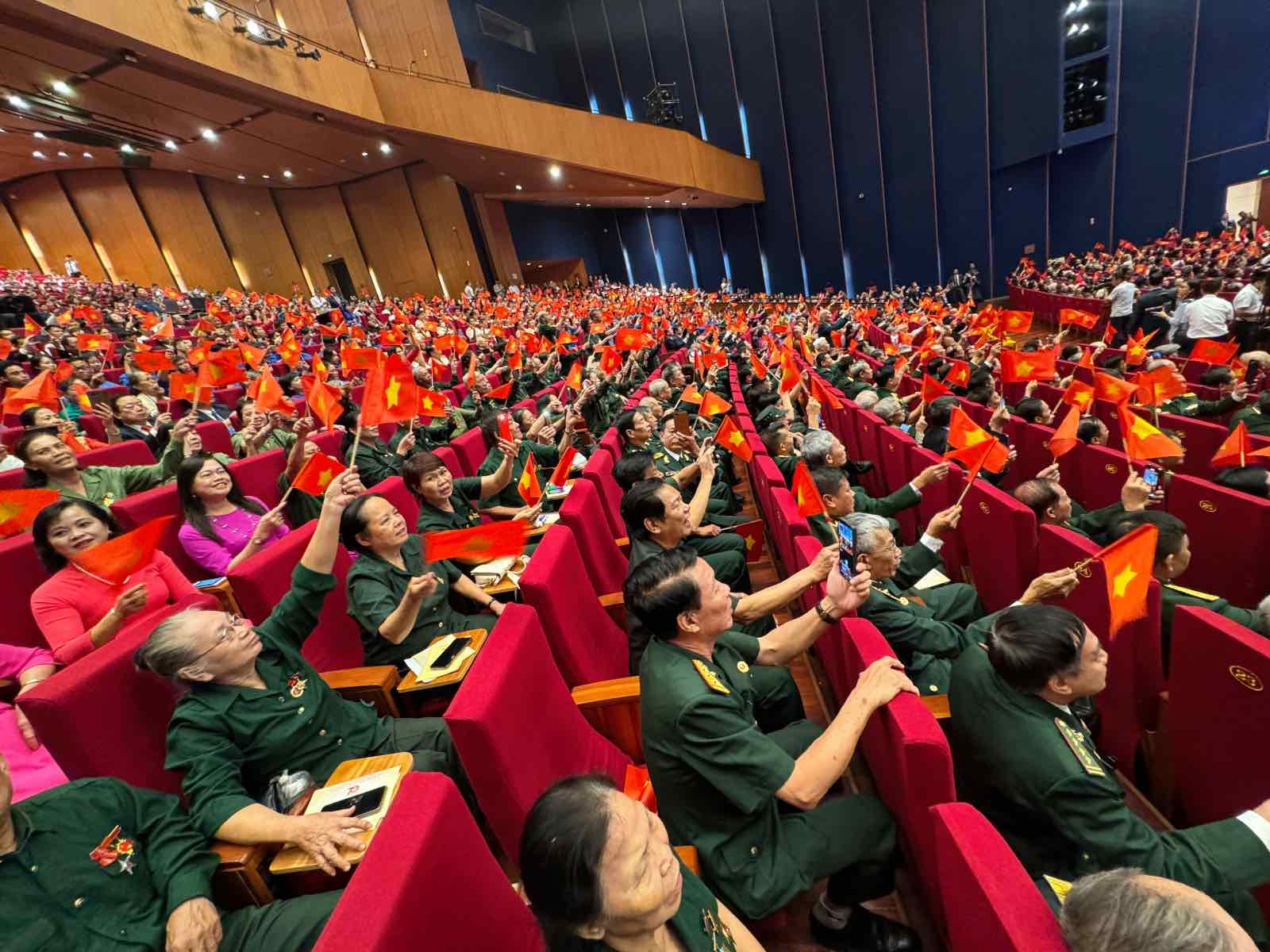 Các đại biểu dự Lễ kỷ niệm 70 năm Ngày Giải phóng Thủ đô.