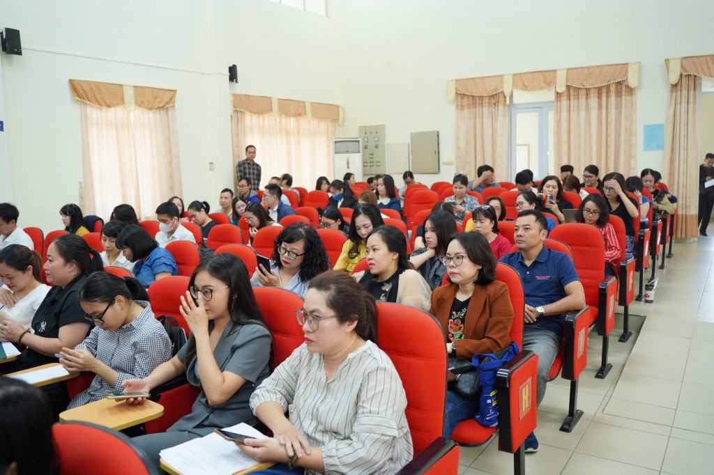 300 cán bộ, phóng viên tập huấn tuyên truyền công tác Đảng