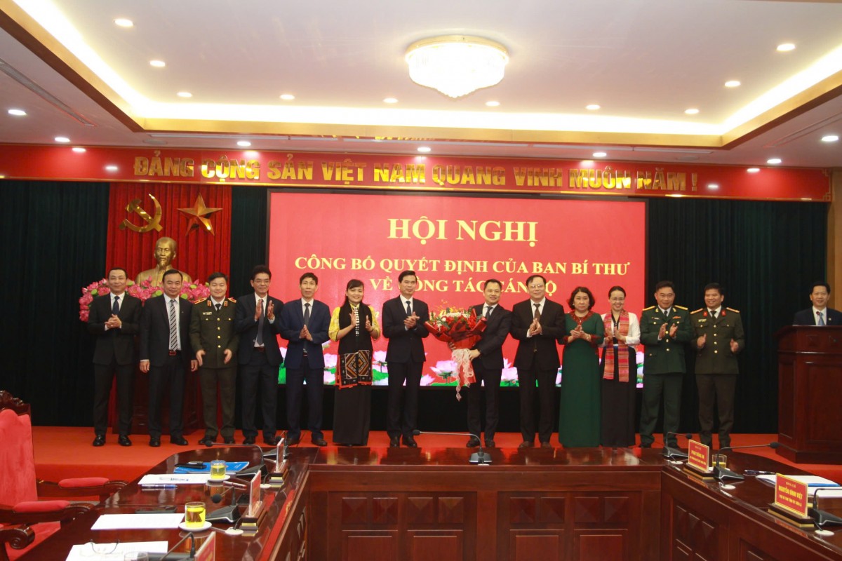 Điều động đồng chí Nguyễn Đình Việt làm Phó Bí thư Tỉnh ủy Sơn La Điều động đồng chí Nguyễn Đình Việt làm Phó Bí thư Tỉnh ủy Sơn La