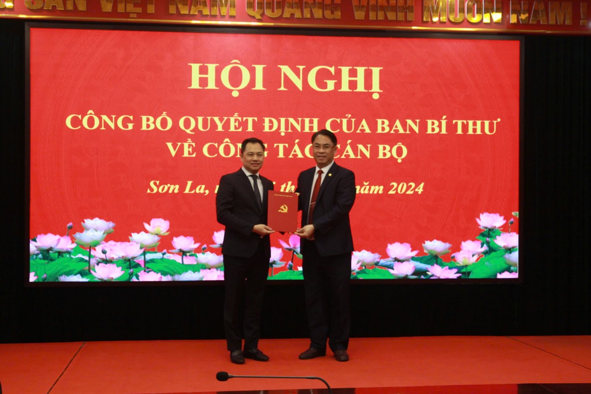 Điều động đồng chí Nguyễn Đình Việt làm Phó Bí thư Tỉnh ủy Sơn La Điều động đồng chí Nguyễn Đình Việt làm Phó Bí thư Tỉnh ủy Sơn La