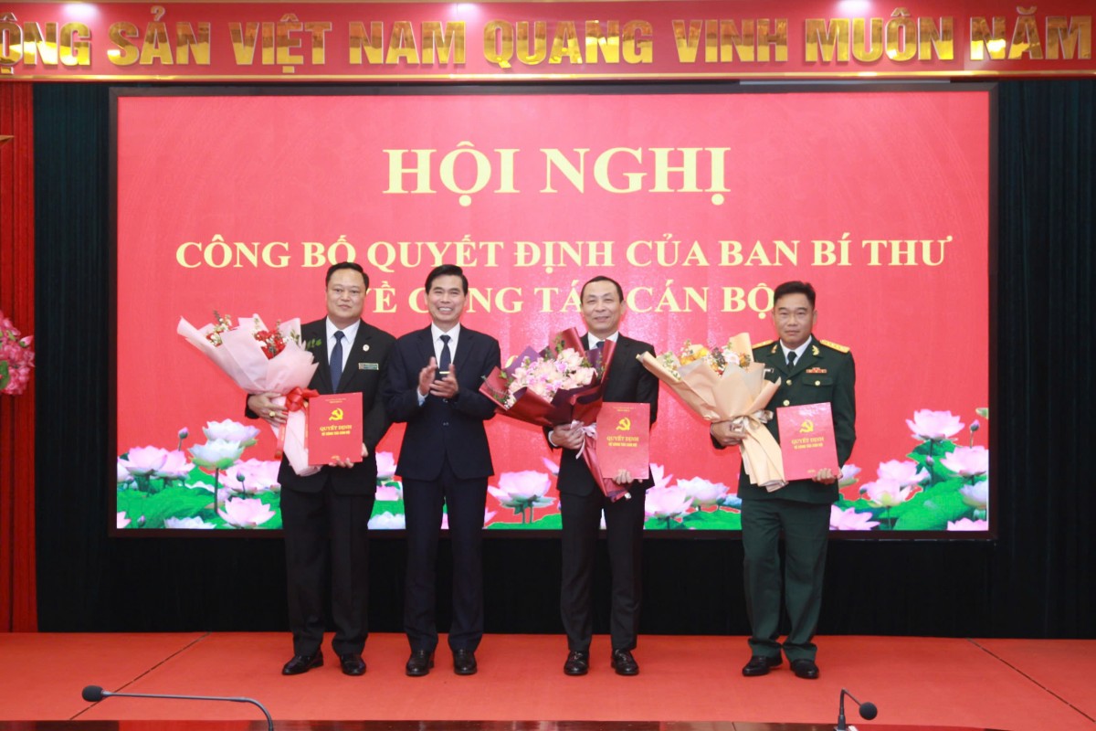 Điều động đồng chí Nguyễn Đình Việt làm Phó Bí thư Tỉnh ủy Sơn La Điều động đồng chí Nguyễn Đình Việt làm Phó Bí thư Tỉnh ủy Sơn La