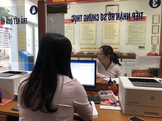 Bộ Nội vụ thông tin về việc xếp lương khi trở thành viên chức cấp huyện. Ảnh minh họa: Hương Nha